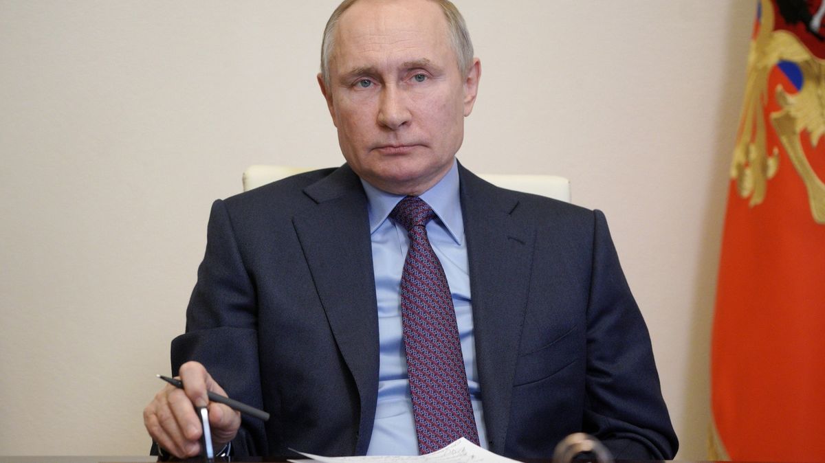 Putin se naočkuje v soukromí a neznámo čím. Nechce si „hrát na opičku“